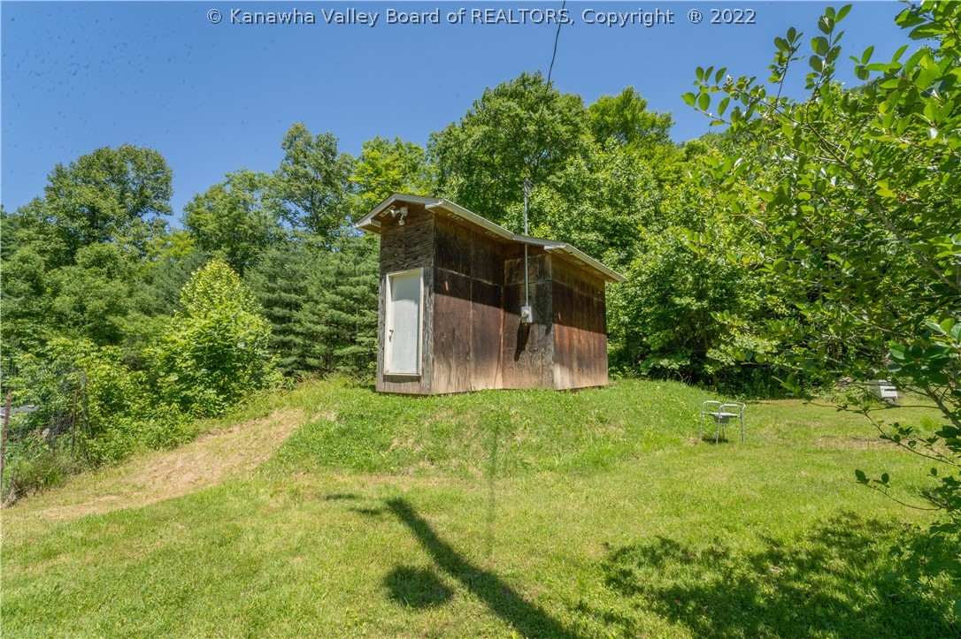 833 Gabe Road Clendenin, WV 25045 - Photo 6 of 10 Gallery Image 6