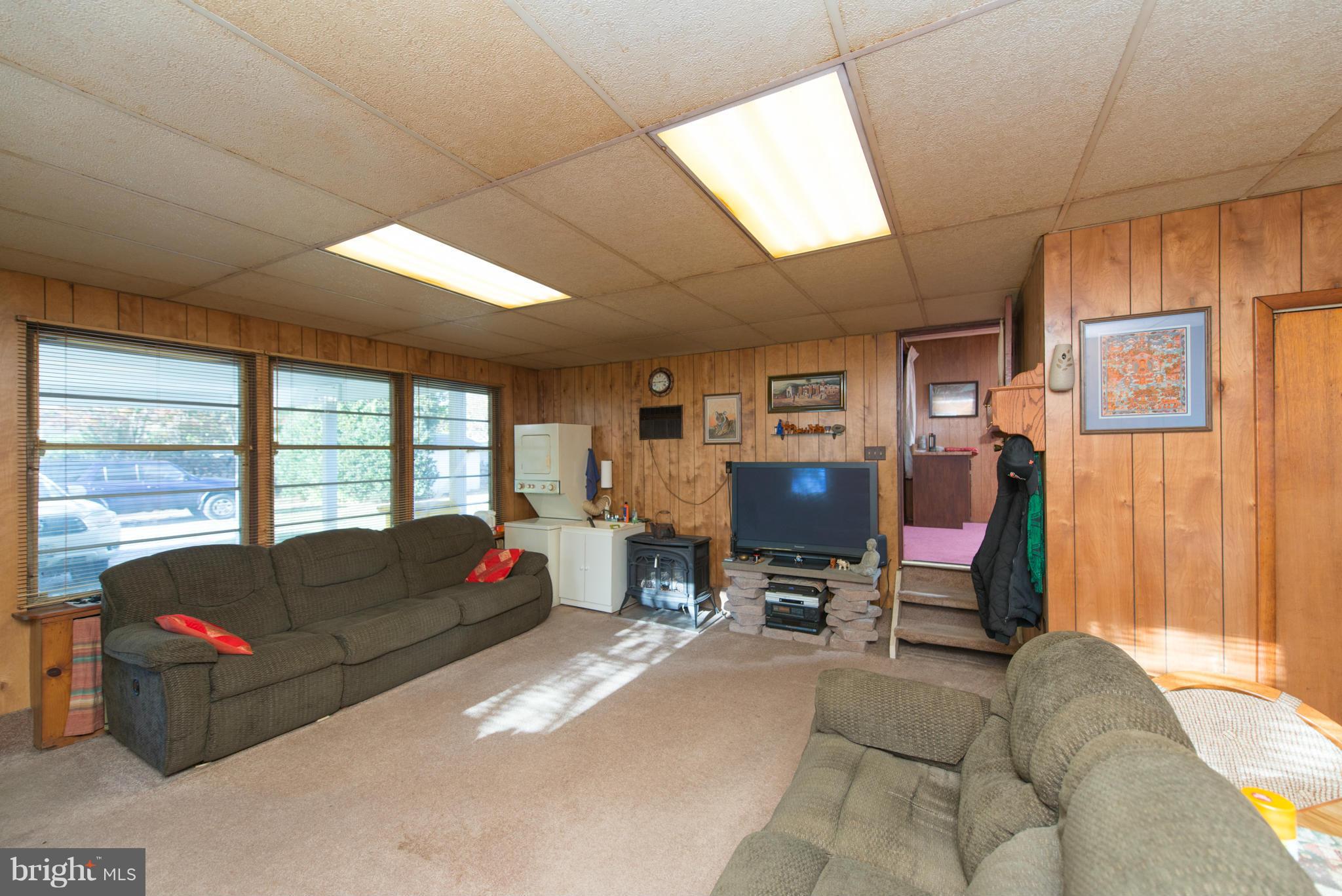 7840 Harbor Road Pasadena, MD 21122 - Photo 11 of 30 Family Room