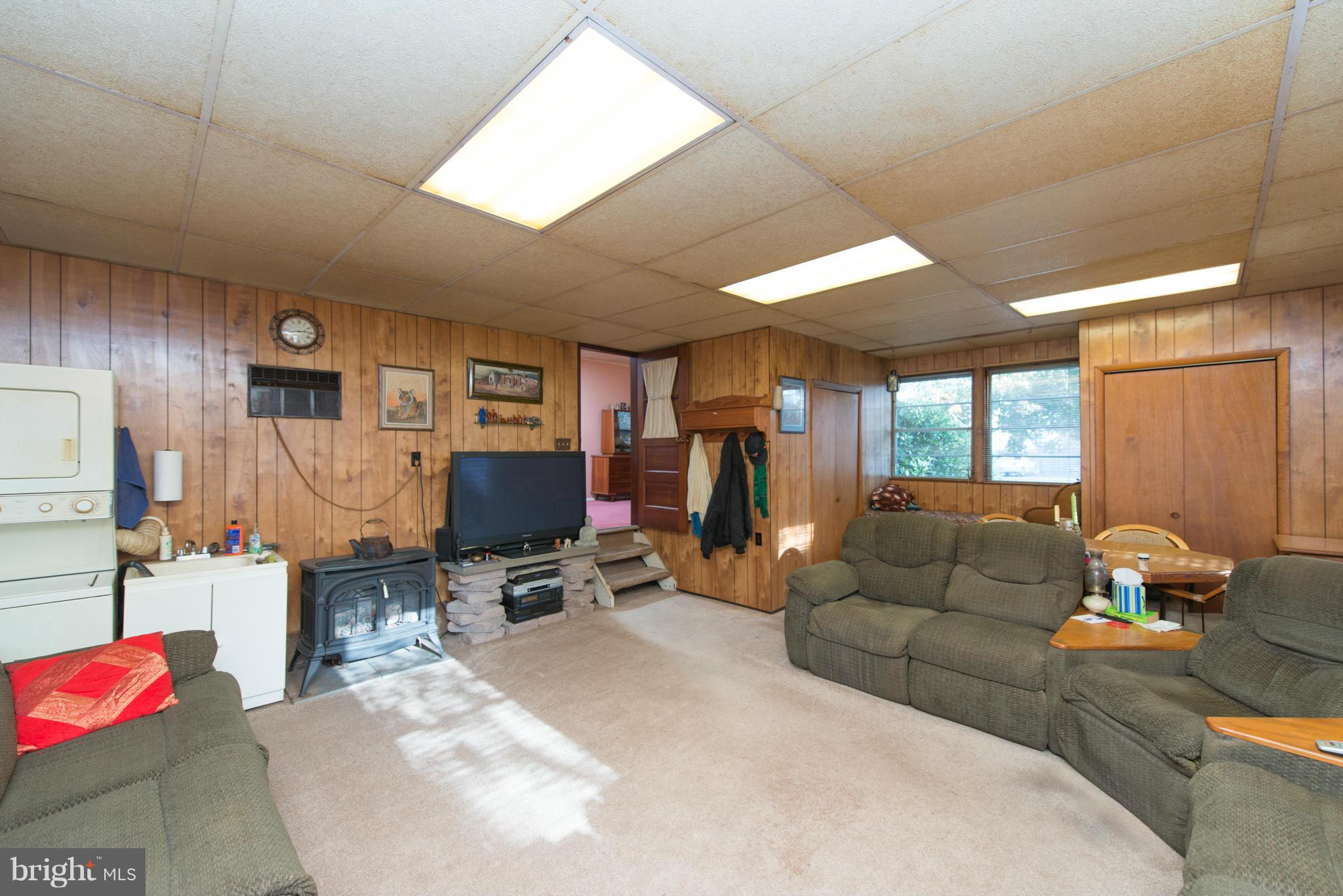 7840 Harbor Road Pasadena, MD 21122 - Photo 20 of 30 Family Room