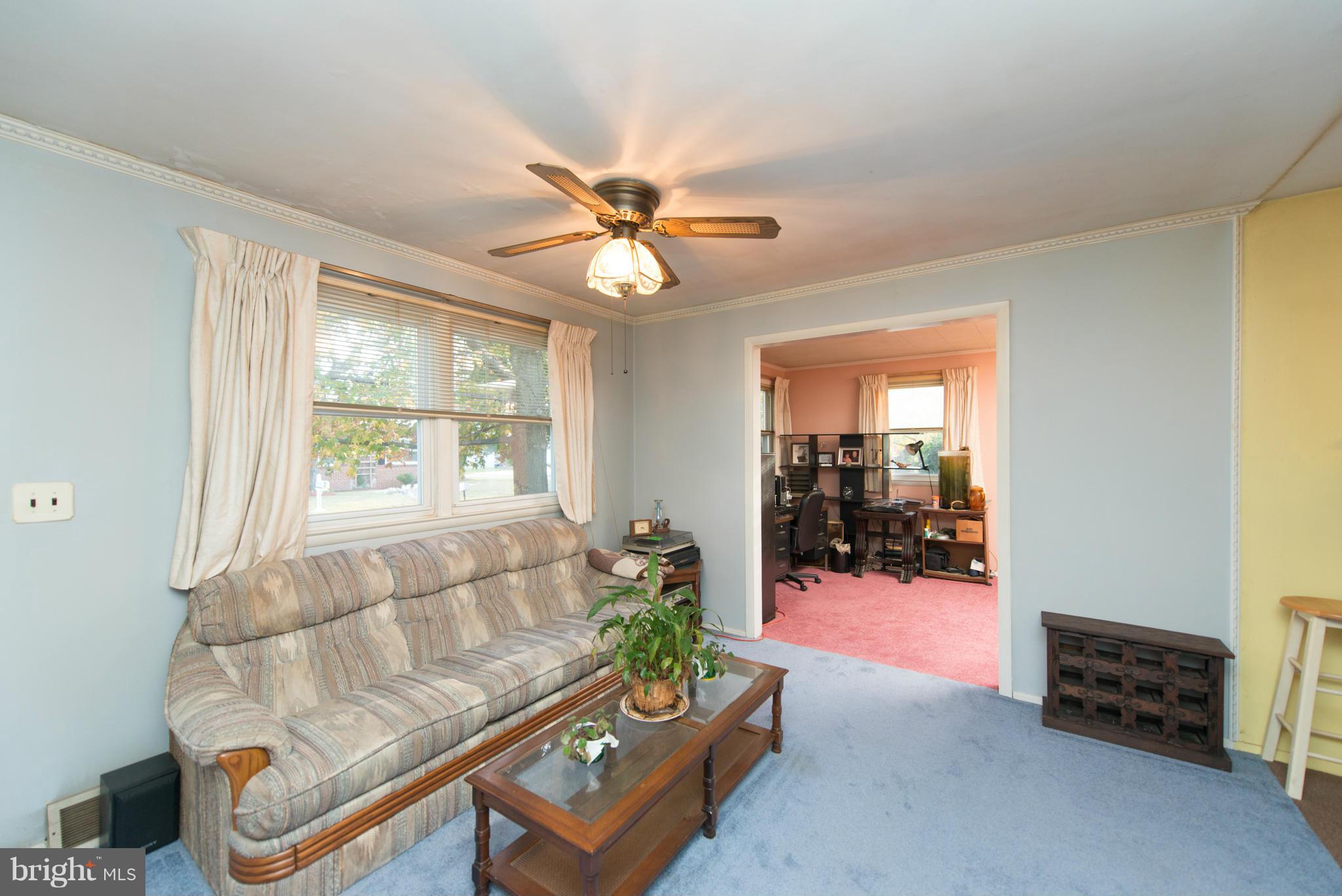 7840 Harbor Road Pasadena, MD 21122 - Photo 5 of 30 Living Room