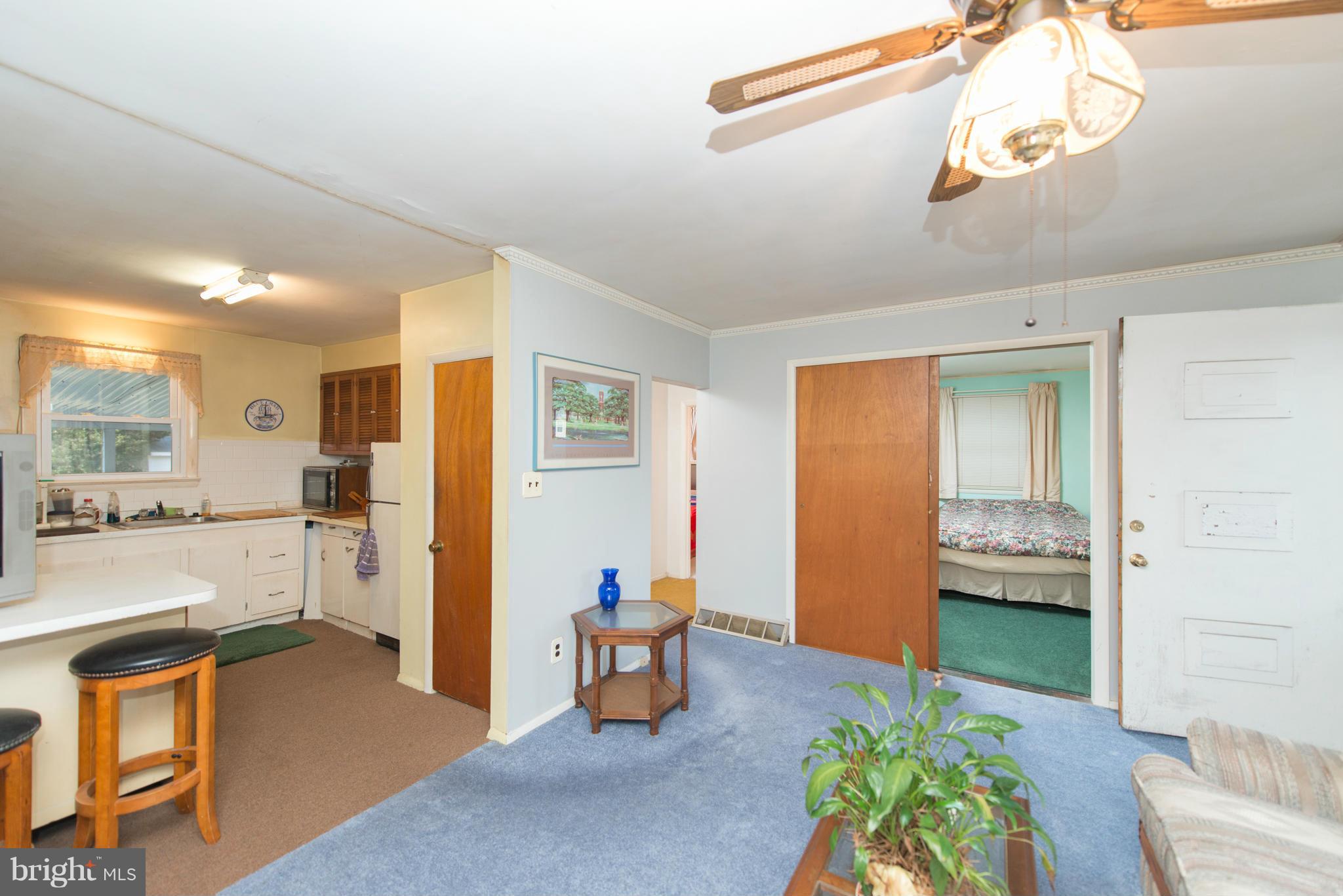 7840 Harbor Road Pasadena, MD 21122 - Photo 6 of 30 Living Room