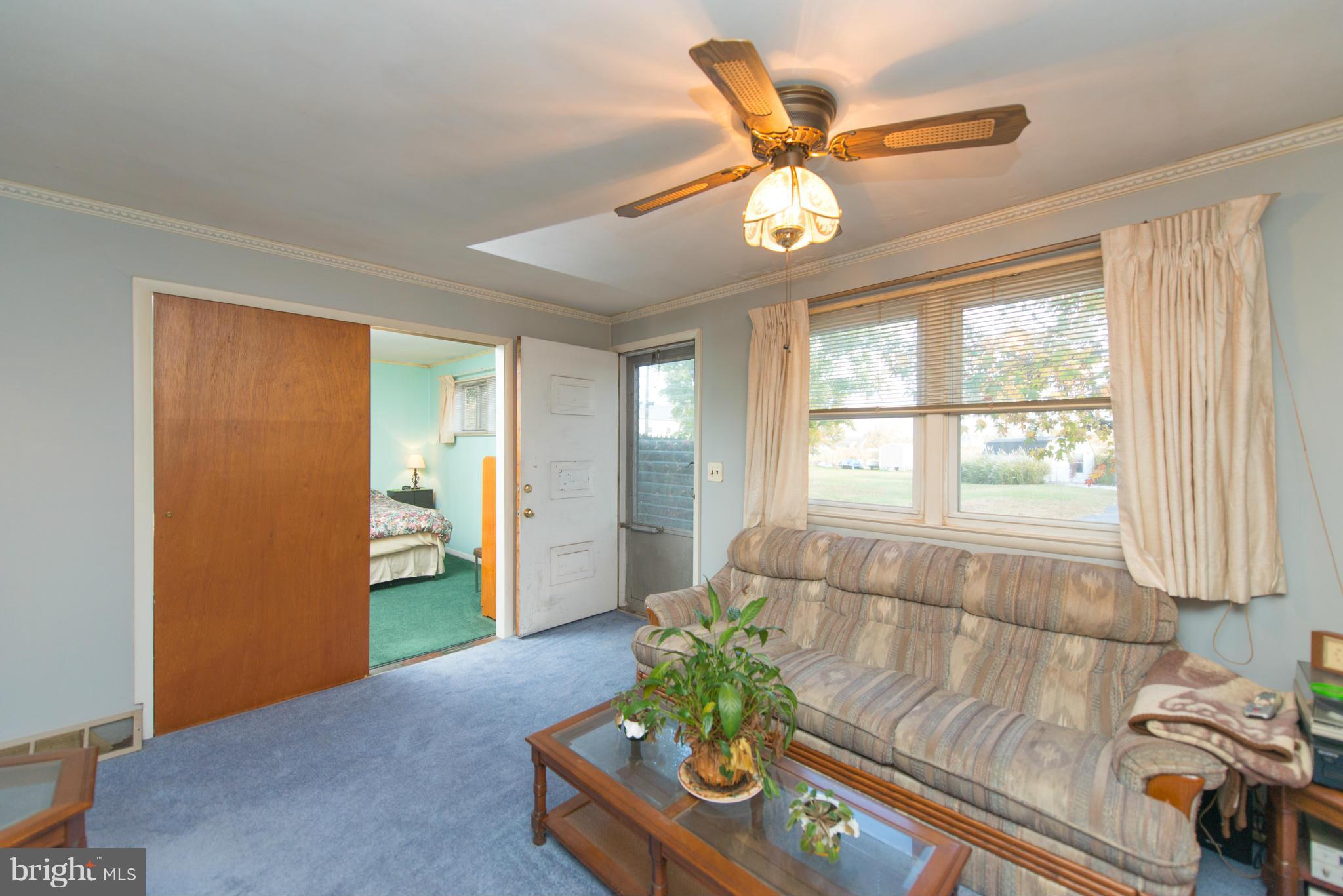 7840 Harbor Road Pasadena, MD 21122 - Photo 7 of 30 Living Room