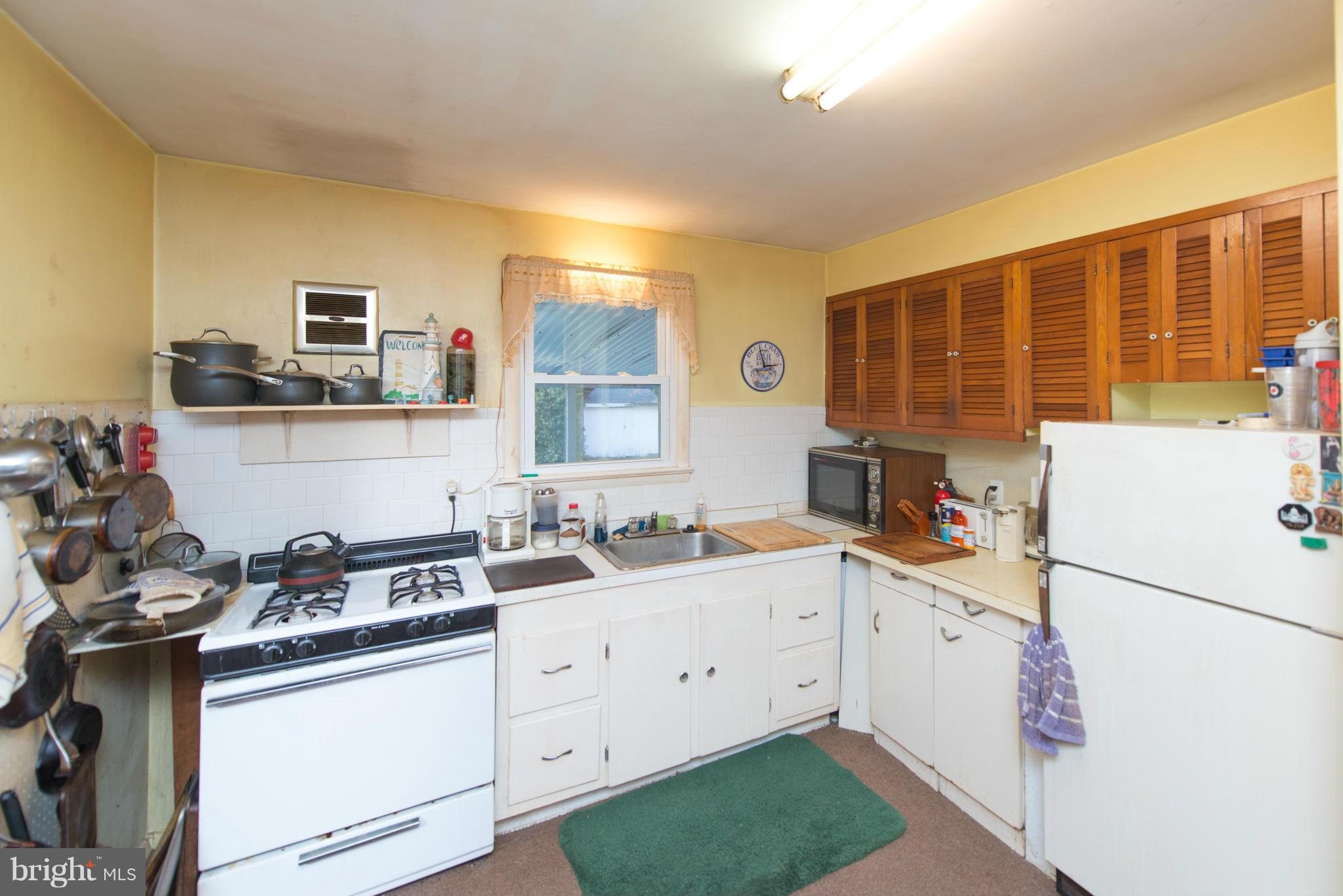 7840 Harbor Road Pasadena, MD 21122 - Photo 8 of 30 Kitchen