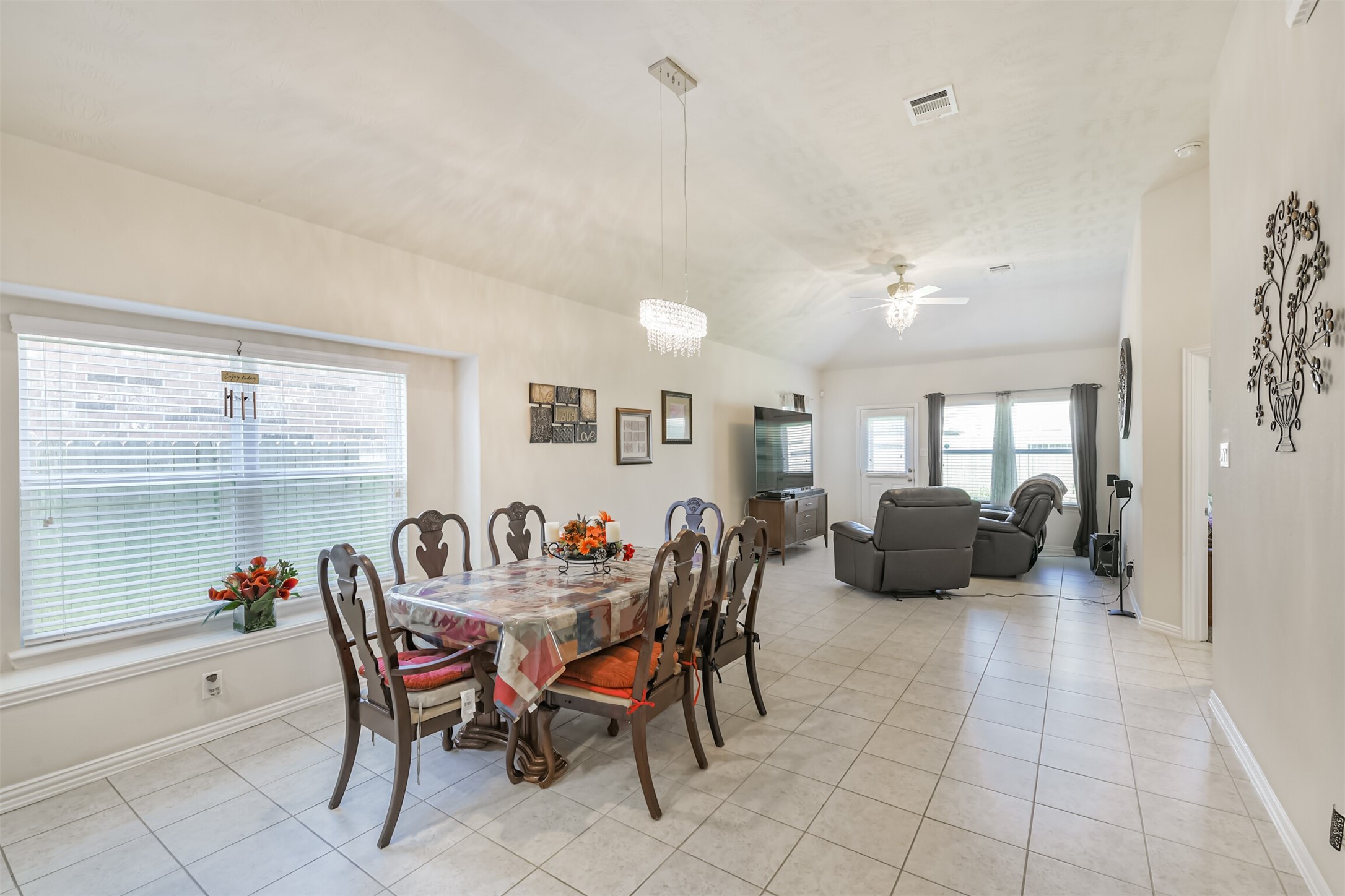 7527 Windsor Valley Lane Houston, TX 77049 - Photo 10 of 35 a outdoor space with furniture