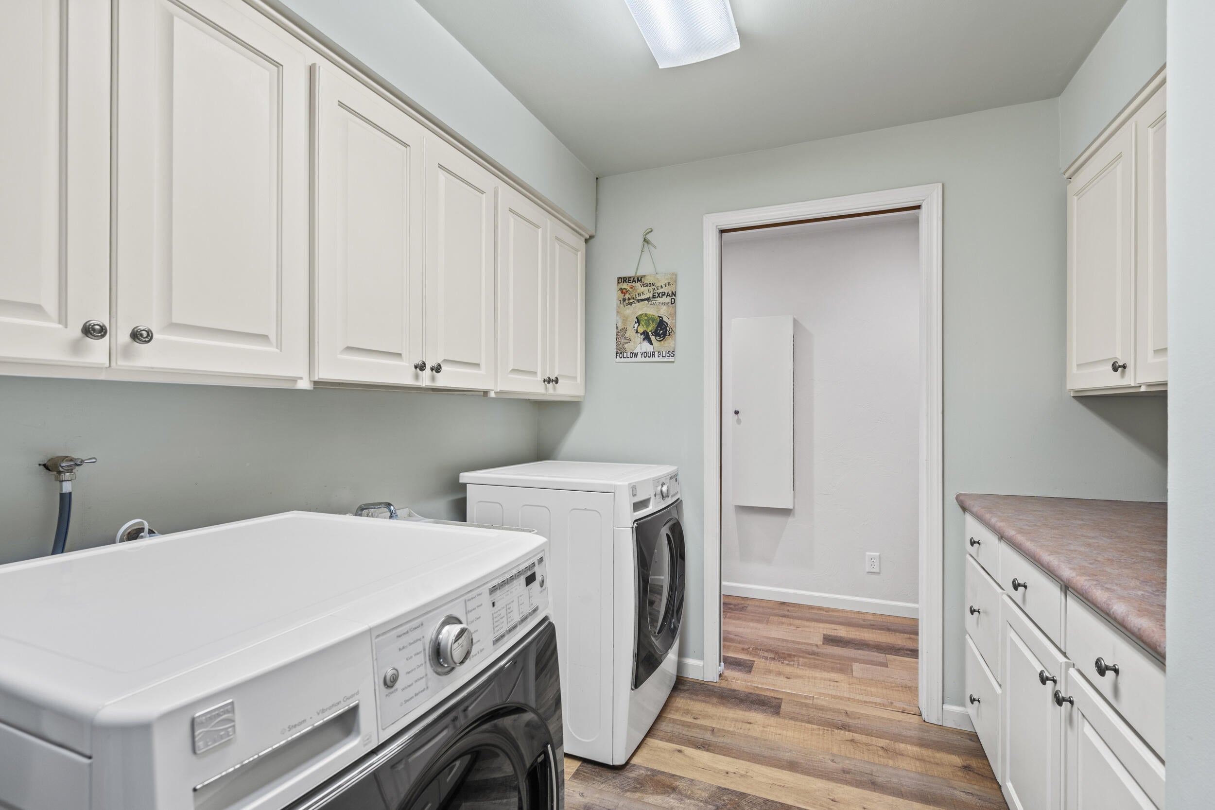 2911 Heritage Road Central Point, OR 97502 - Photo 22 of 59 Laundry Room