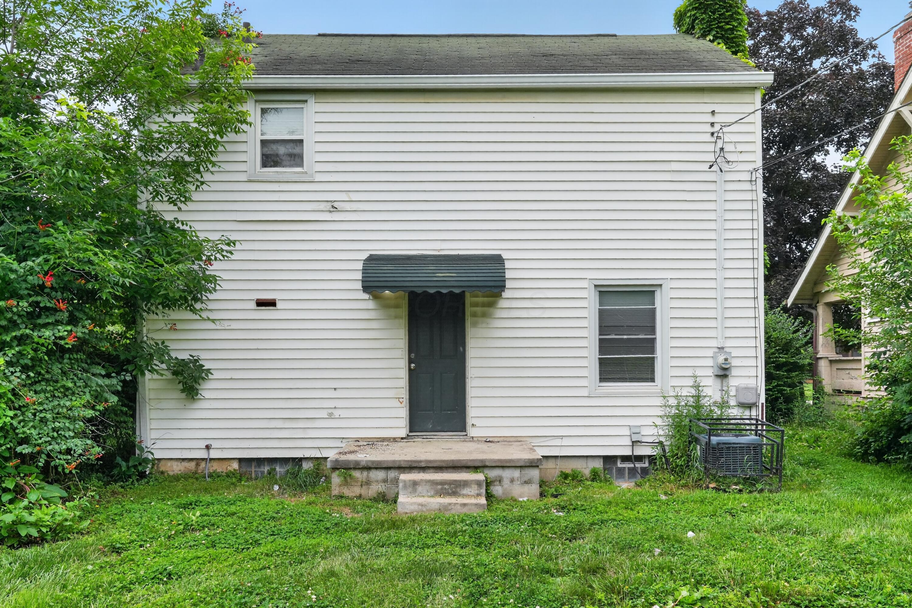 594 South Hampton Road Columbus, OH 43213 - Photo 3 of 21 01_594_S_Hampton_Rd-Exterior-n-14