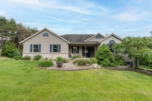$525,000 | 2124 Hilltop View Drive, Dorr, MI 49323
