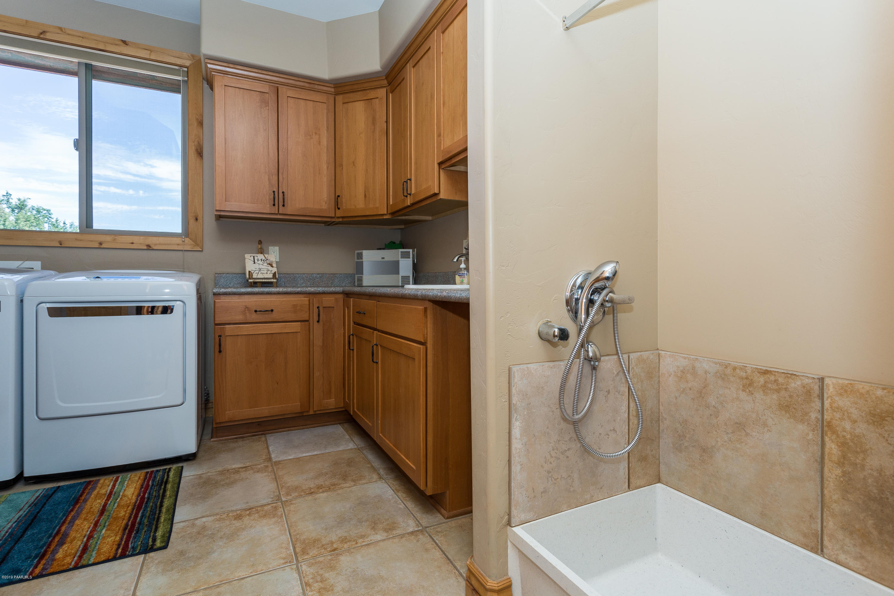7301 Dillon Wash Road Prescott, AZ 86305 - Photo 17 of 36 a bathroom with a sink a bathtub and window