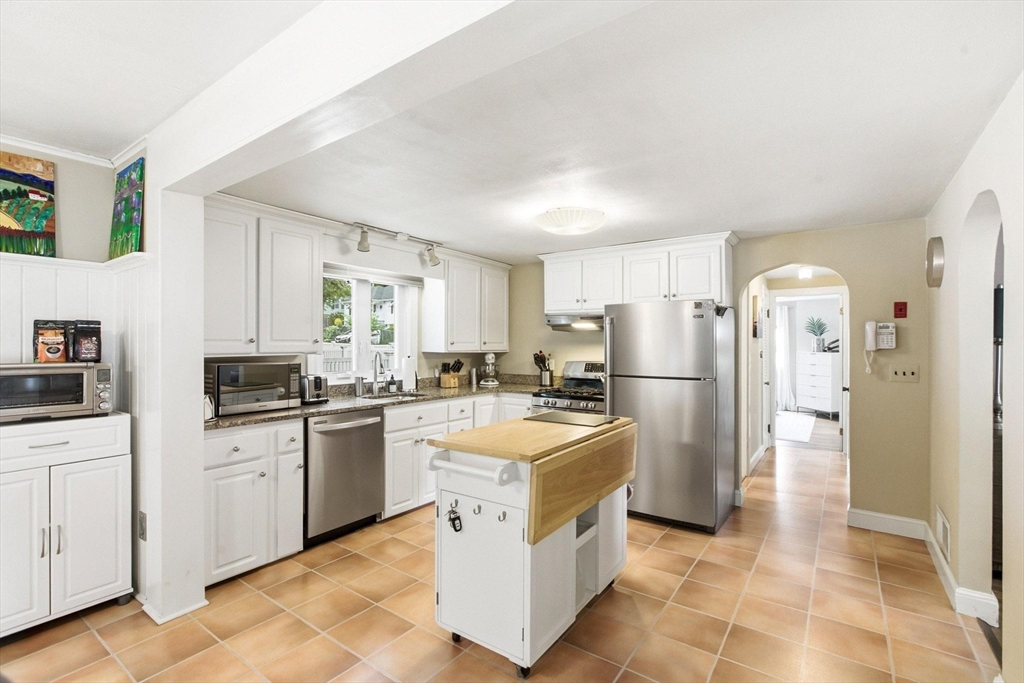 27 Topping Road Andover, MA 01810 - Photo 11 of 36
