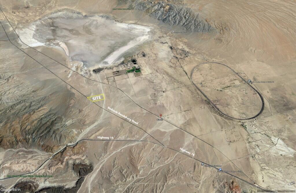 Redrock Randsburg Road Mojave, CA 93501 - Photo 4 of 6 a bathroom with a bathtub