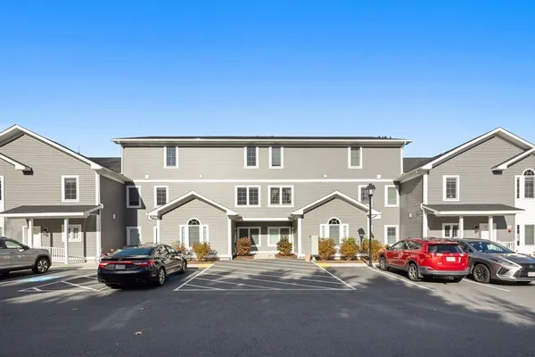 $3,700 | 3 Burke Lane, Unit 202, Wellesley, MA 02481