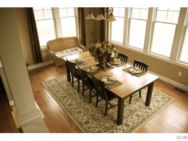513 Lefevre Road Easton, PA 18040 - Photo 10 of 25 a view of a table and chairs in the floor