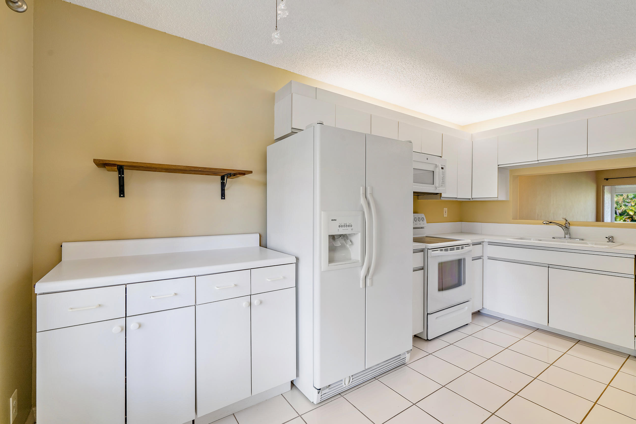 320 Northwest 67th Street, Unit C107 Boca Raton, FL 33487 - Photo 5 of 22 Spacious Kitchen!