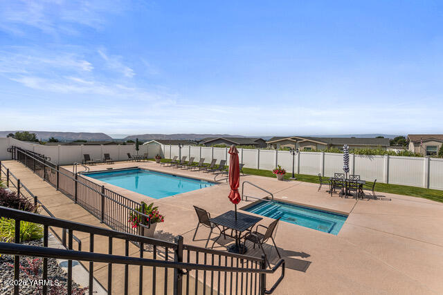 200 Bridle Way, Unit 177 Yakima, WA 98901 - Photo 30 of 37 Pool