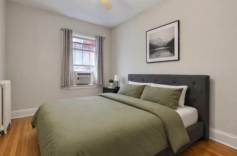 $159,000 | 242 South Maple Avenue, Unit 1W, Oak Park, IL 60302