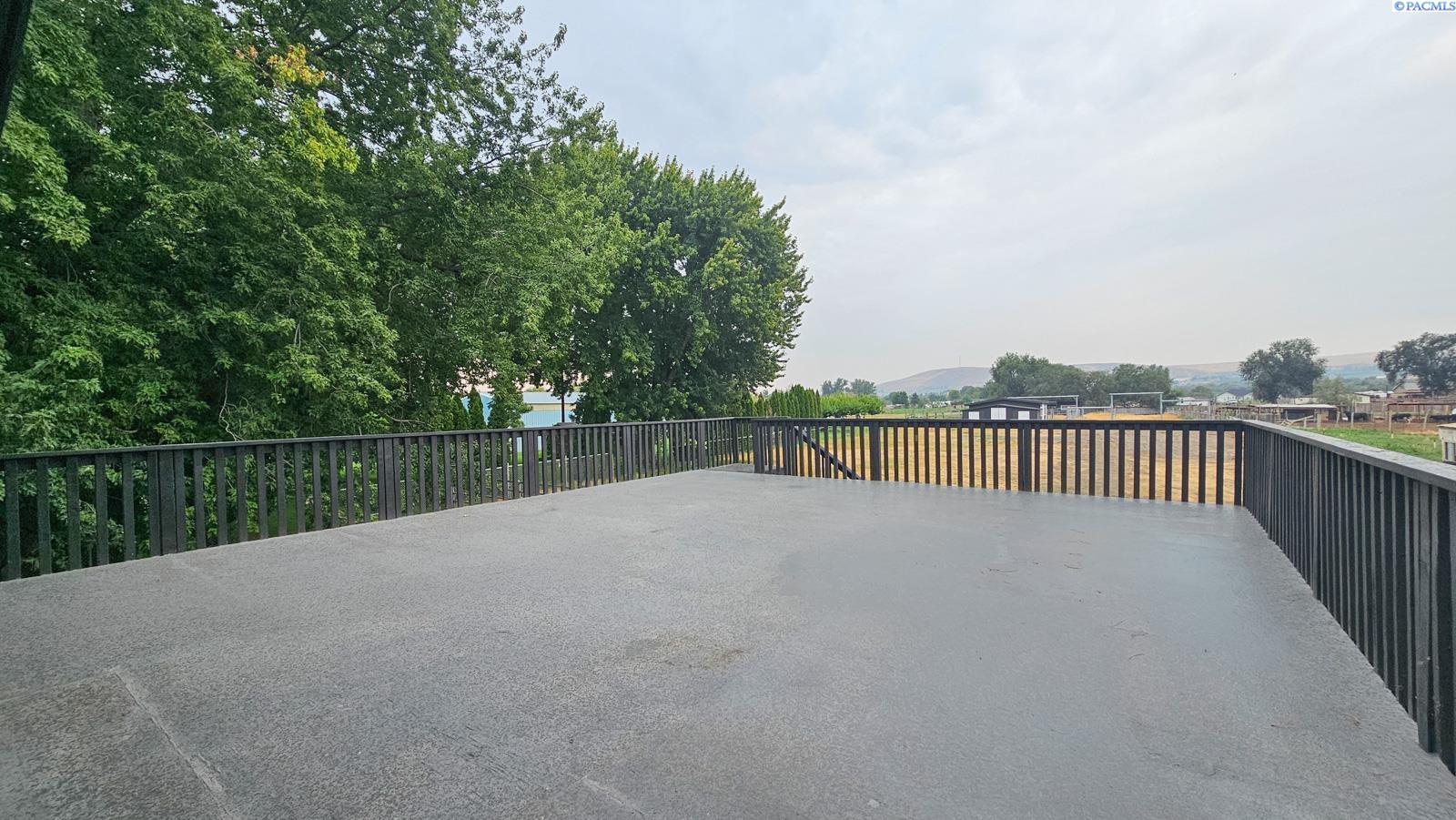 220709 East Game Farm Road Kennewick, WA 99337 - Photo 13 of 47 Gallery Image 13
