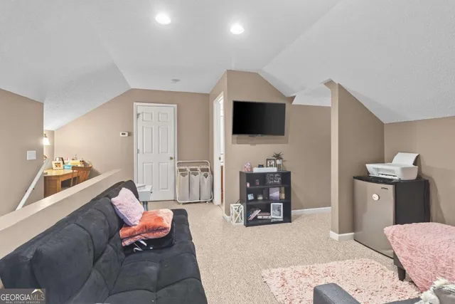 a view of entryway with furniture