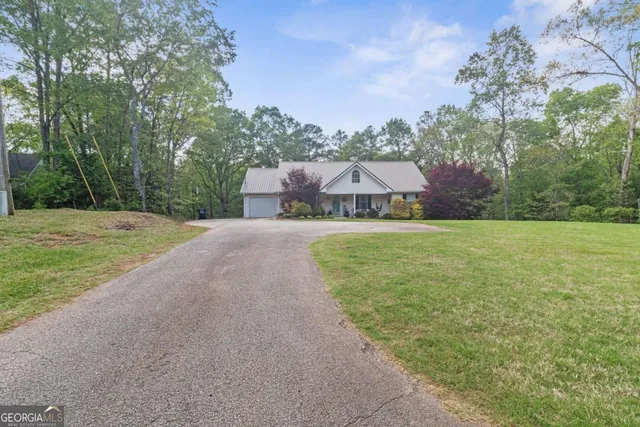 a view of a house with a big yard