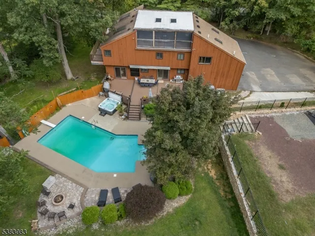 $885,000 | 147 Beacon Hill Road, Califon, NJ 07830