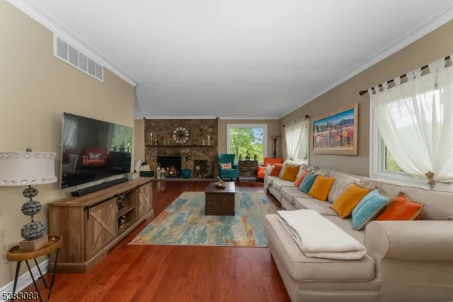 $885,000 | 147 Beacon Hill Road, Califon, NJ 07830