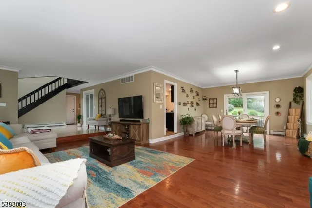 $885,000 | 147 Beacon Hill Road, Califon, NJ 07830