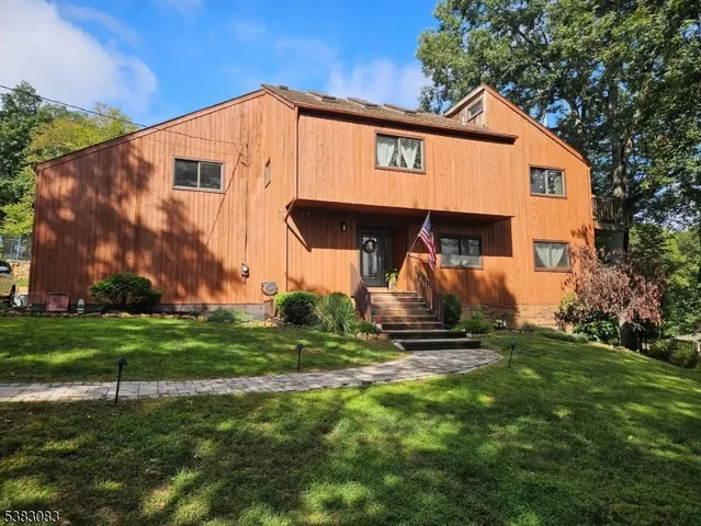 $885,000 | 147 Beacon Hill Road, Califon, NJ 07830