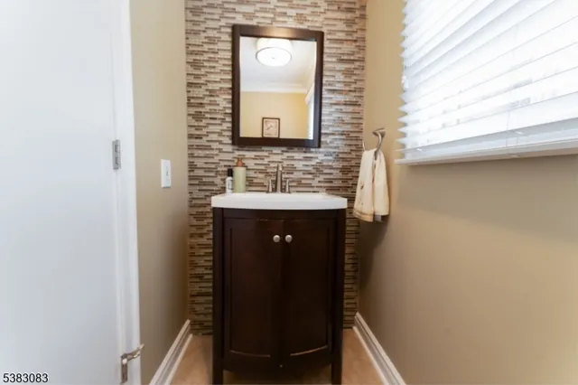 $885,000 | 147 Beacon Hill Road, Califon, NJ 07830