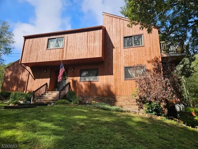 $885,000 | 147 Beacon Hill Road, Califon, NJ 07830