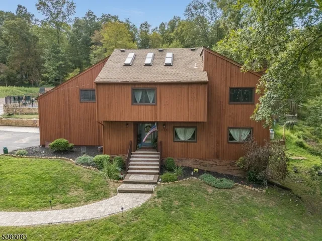 $885,000 | 147 Beacon Hill Road, Califon, NJ 07830