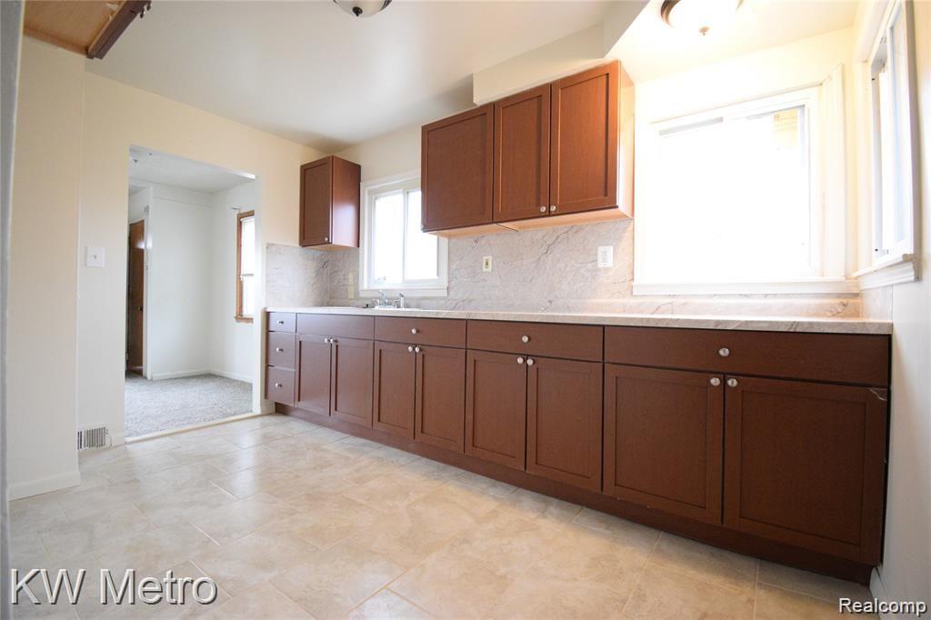 29933 Spring Arbor Drive Inkster, MI 48141 - Photo 12 of 13 Kitchen