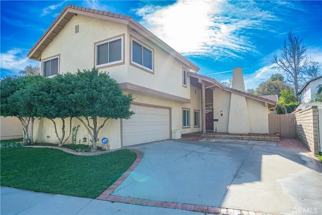 $875,000 | 23540 Vía Amado, Valencia, CA 91355