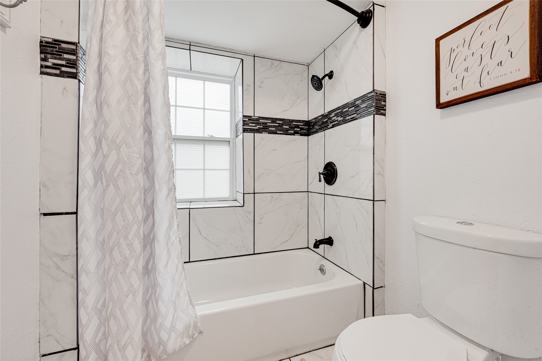 18014 Vintage Wood Lane Spring, TX 77379 - Photo 29 of 40 Bathroom #2