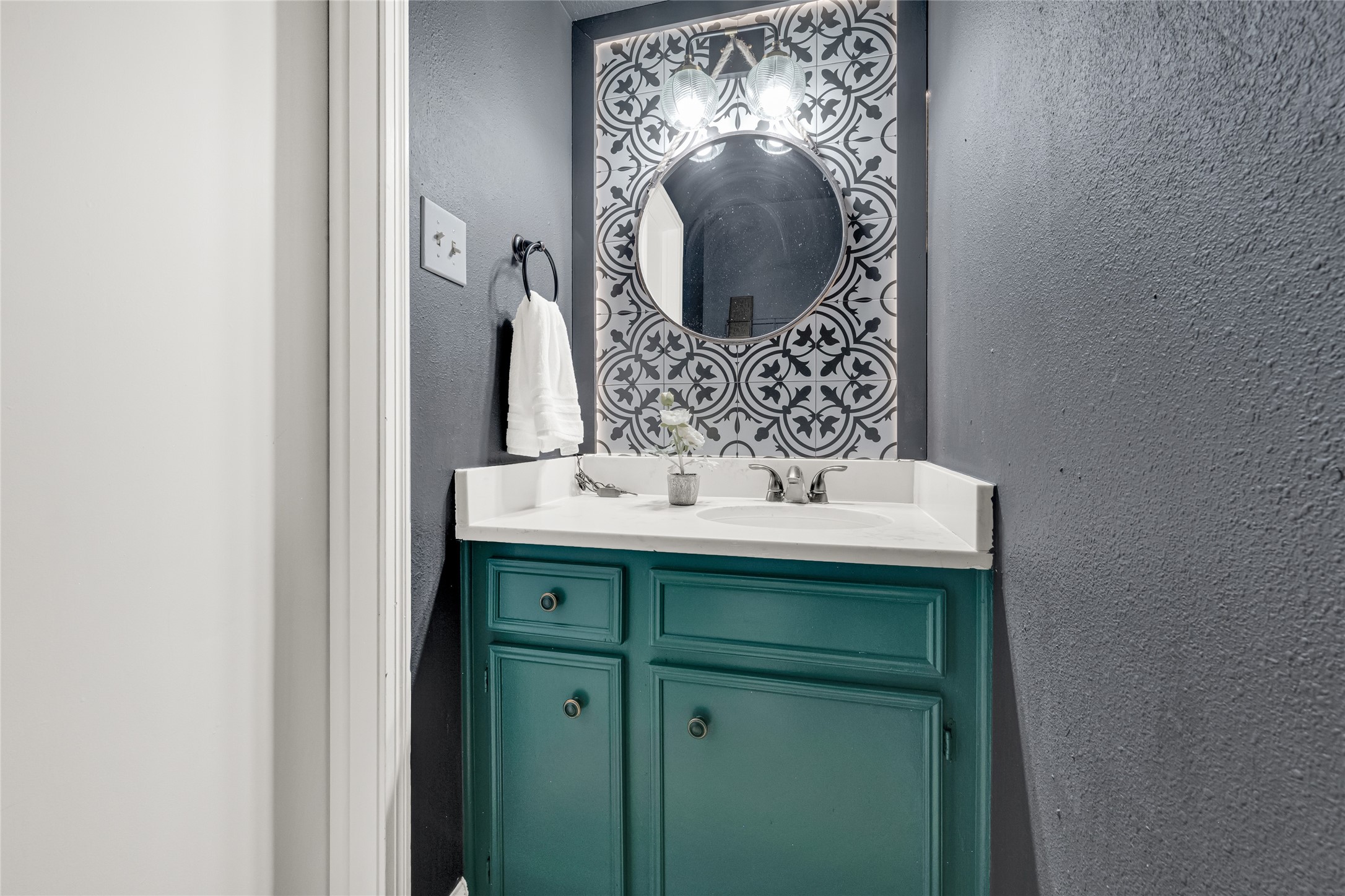 18014 Vintage Wood Lane Spring, TX 77379 - Photo 32 of 40 Half of Bath