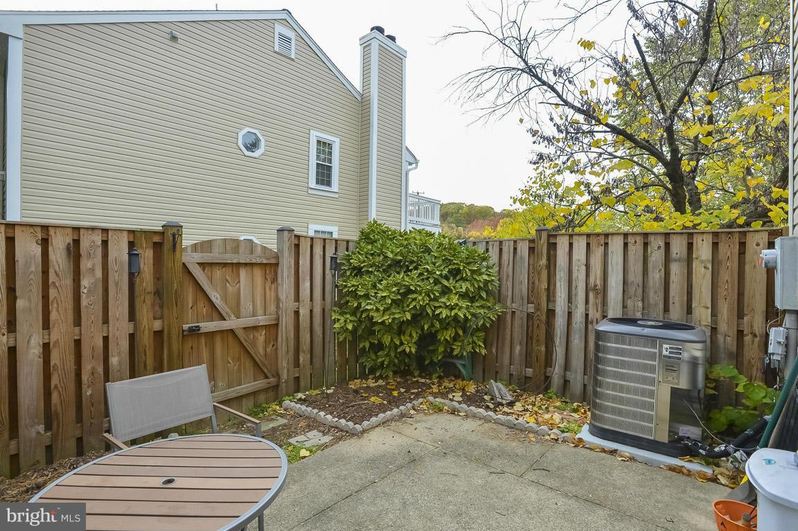 2425 South Walter Reed Drive, Unit 16 Arlington, VA 22206 - Photo 19 of 21 Exterior (Rear)