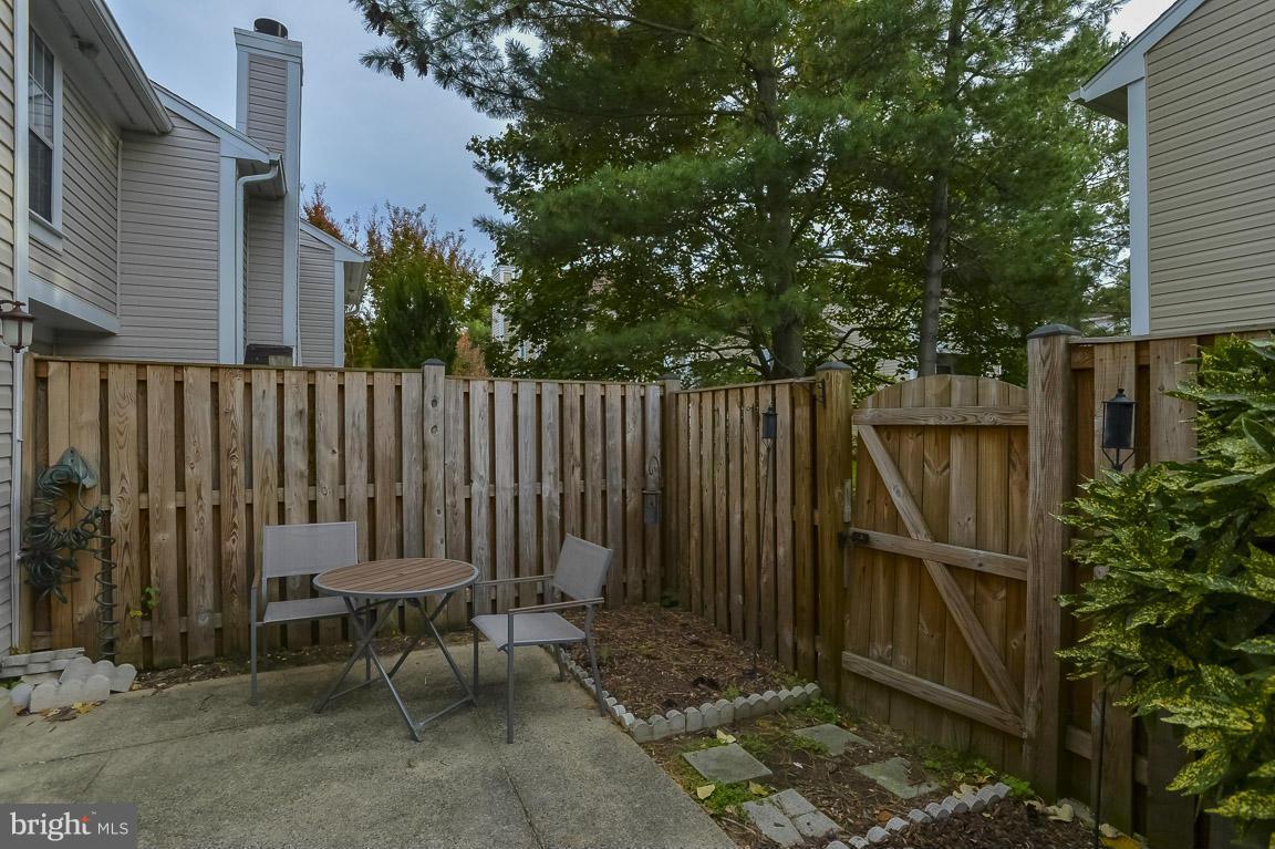 2425 South Walter Reed Drive, Unit 16 Arlington, VA 22206 - Photo 20 of 21 Exterior (Rear)