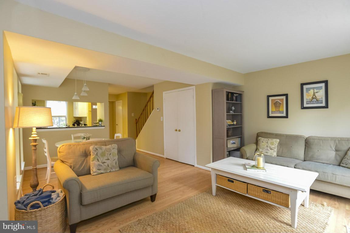 2425 South Walter Reed Drive, Unit 16 Arlington, VA 22206 - Photo 3 of 21 Living Room