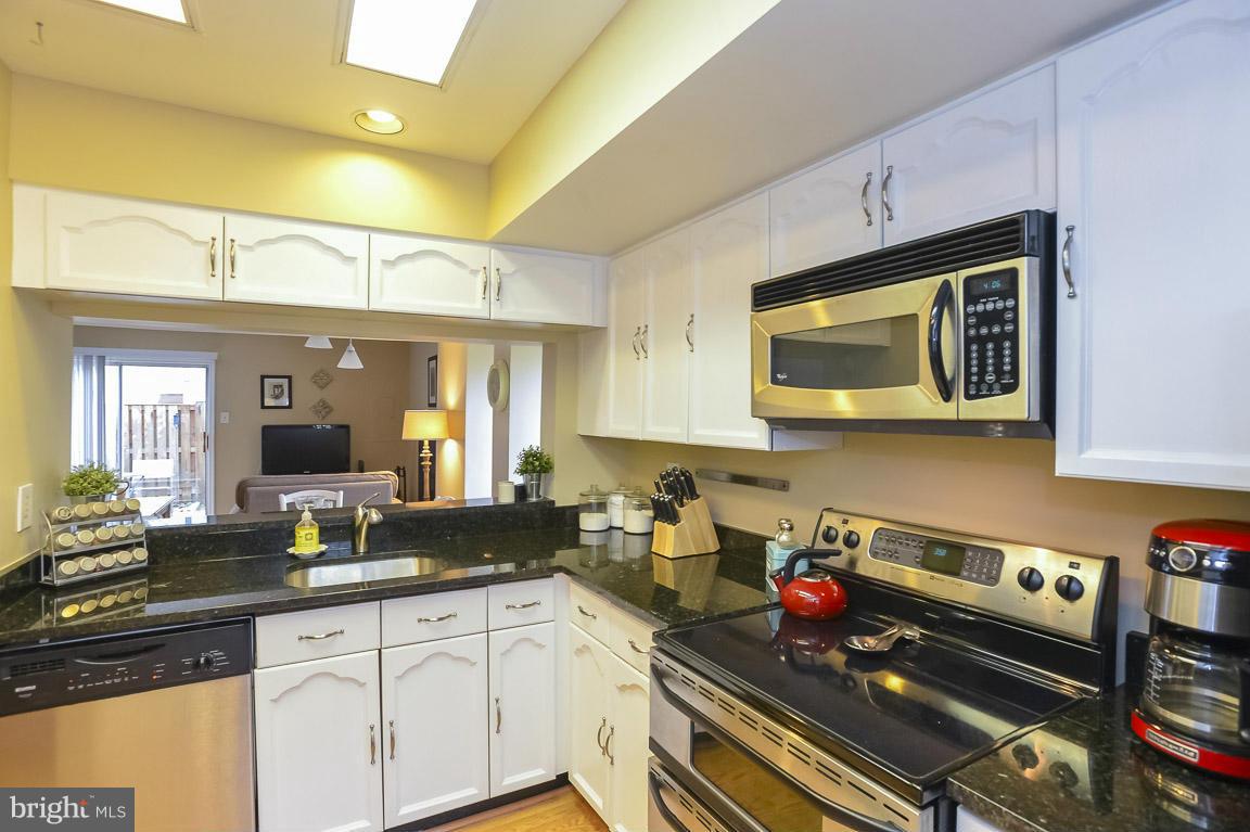 2425 South Walter Reed Drive, Unit 16 Arlington, VA 22206 - Photo 8 of 21 Kitchen