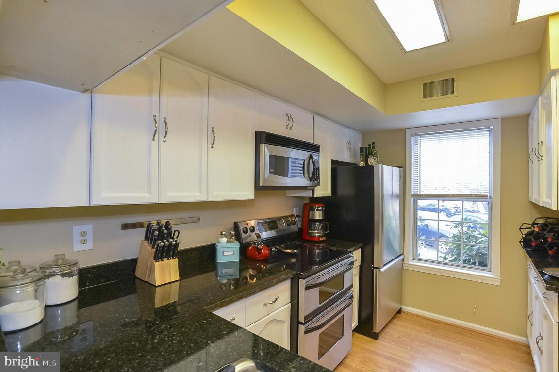 2425 South Walter Reed Drive, Unit 16 Arlington, VA 22206 - Photo 9 of 21 Kitchen