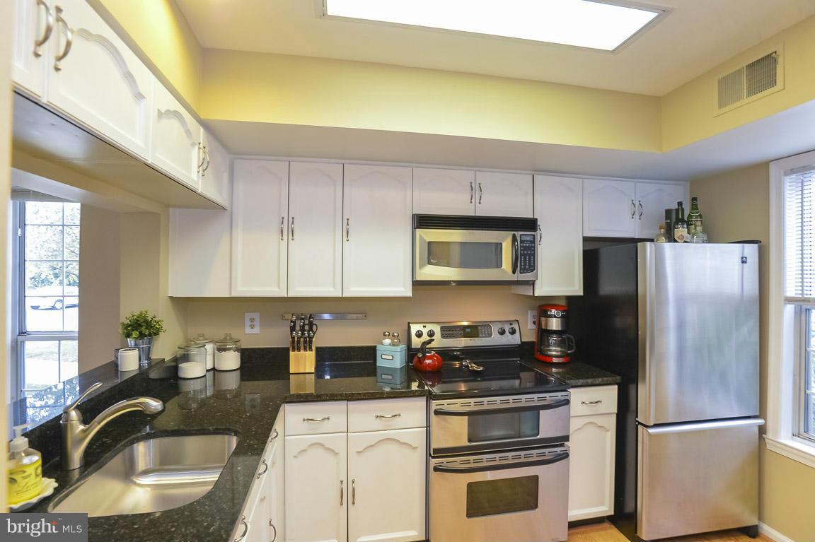 2425 South Walter Reed Drive, Unit 16 Arlington, VA 22206 - Photo 10 of 21 Kitchen
