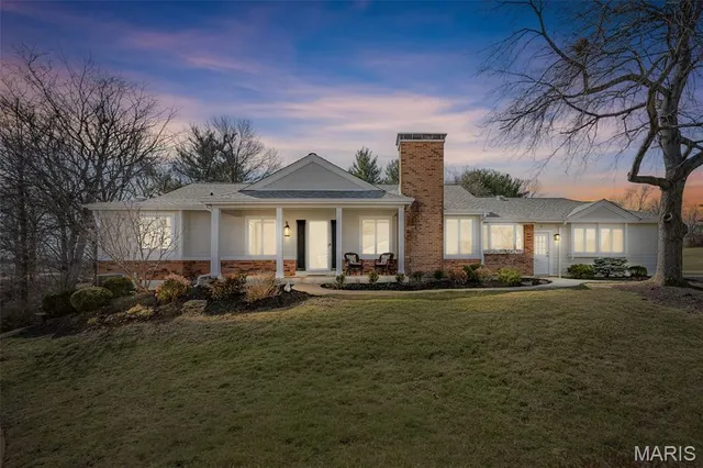 $374,900 | 15644 Hedgeford Court, Chesterfield, MO 63017