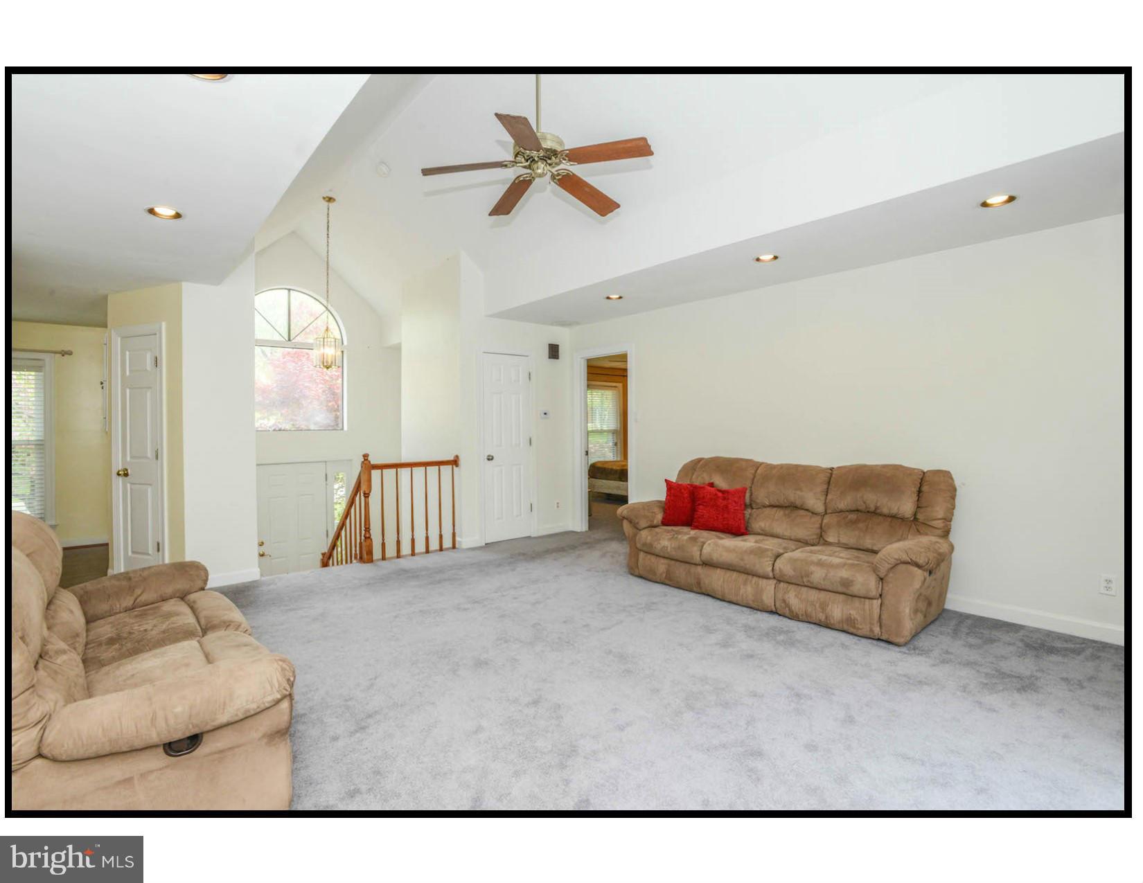 6914 Fox Chase Road New Market, MD 21774 - Photo 4 of 26 Spacious Living Room