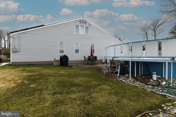 a view of a house with backyard and sitting area