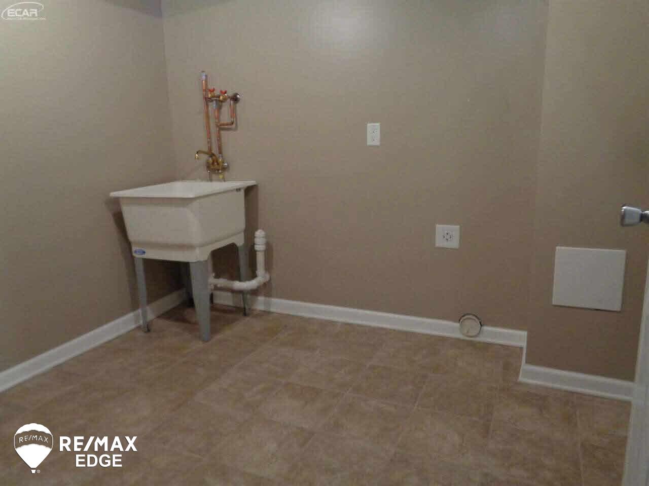 516 Old Bridge Road Grand Blanc, MI 48439 - Photo 16 of 19 21232461-15.JPG