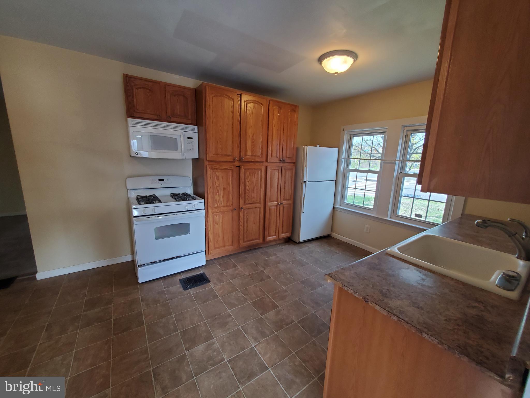 191 West Cohawkin Road, Unit A DOWNSTAIRS Clarksboro, NJ 08020 - Photo 2 of 15 a view of livingroom with furniture cabinet and window
