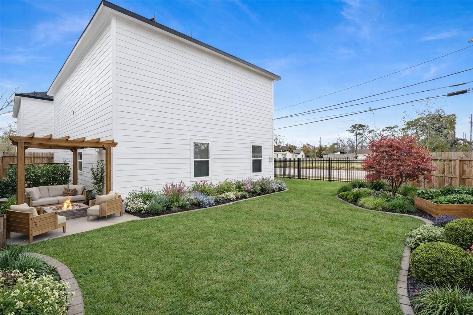 6320 Laura Koppe Road Houston, TX 77016 - Photo 3 of 17 Virtually landscaped to show potential.