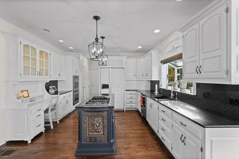 $999,999 | 16750 Village Drive, Loch Lloyd, MO 64012