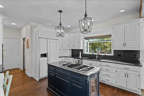 $999,999 | 16750 Village Drive, Loch Lloyd, MO 64012