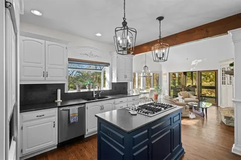 $999,999 | 16750 Village Drive, Loch Lloyd, MO 64012