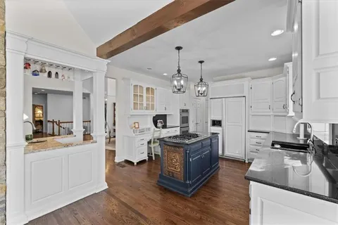 $999,999 | 16750 Village Drive, Loch Lloyd, MO 64012