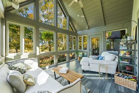 $999,999 | 16750 Village Drive, Loch Lloyd, MO 64012